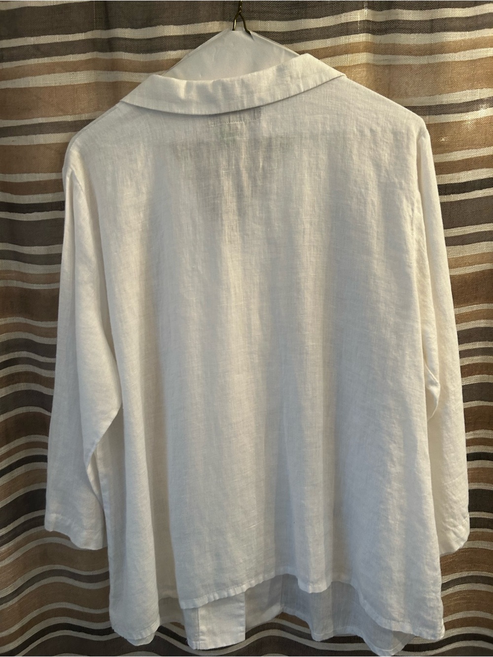 Flax White Linen Button-Front Relaxed Shirt - Picture 2 of 3